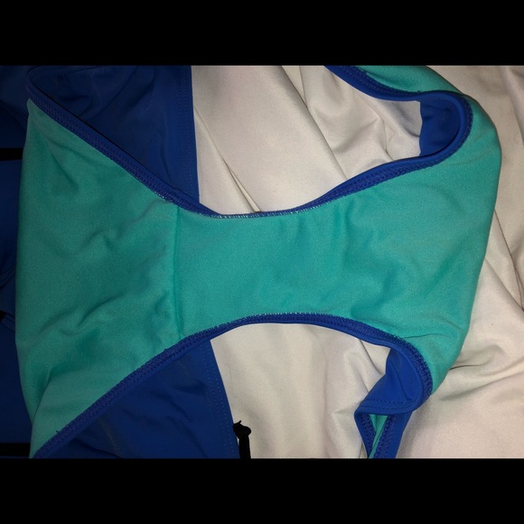 Bikini - Picture 3 of 4